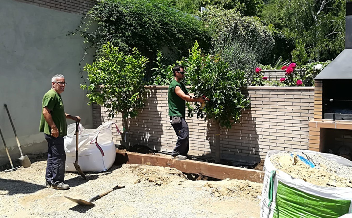 .Construcció jardinera amb eco travisa.