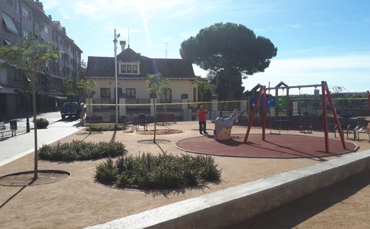 .Construcció plaça pública.