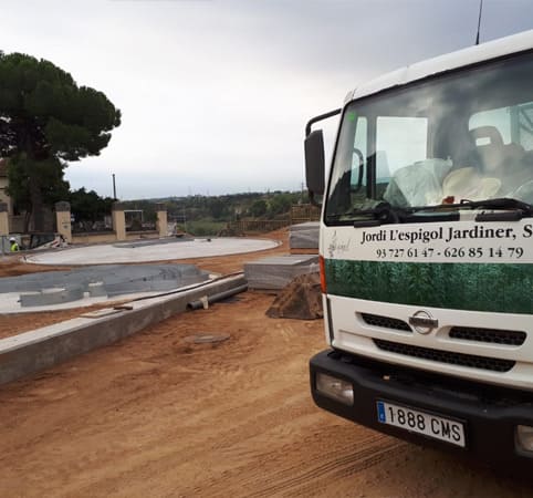 .Construcció plaça pública.